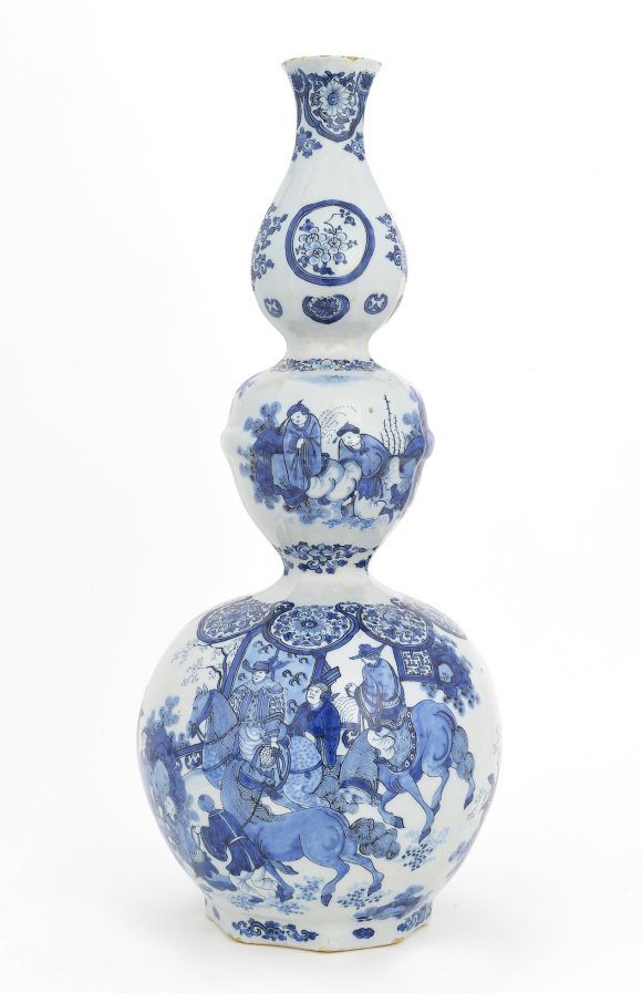 d1003 blue and white figure of a chinese lady