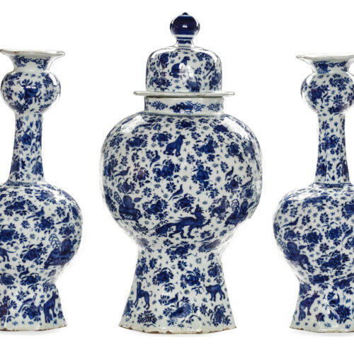 D2313. Blue And White Garniture