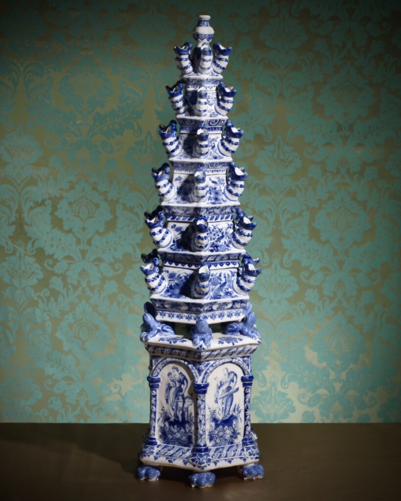 D2410 Blue and White Pyramidal Flower Vase, Adrianus Kocx, The Greek A, Delft, circa 1690