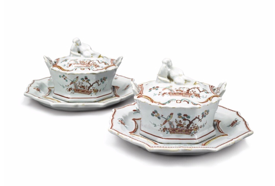 D2136 PAIR OF POLYCHROME PETIT FEU AND GILDED BUTTER TUBS, COVERS AND STANDS
